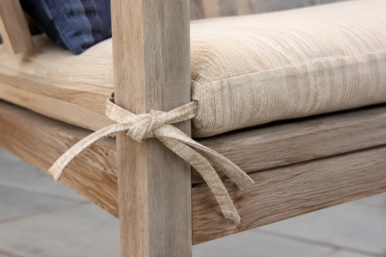 Fastening Ties Beat Grip in the Wet